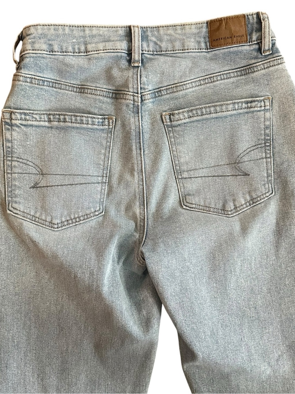 American Eagle Strigid light wash Mom Jeans size 2 regular - Picture 6 of 7